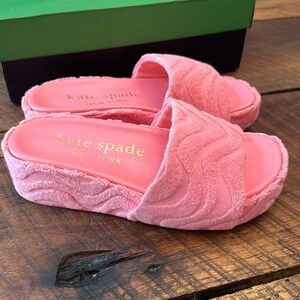 Super cute Kaye spade breeze textured terry cloth sandals.